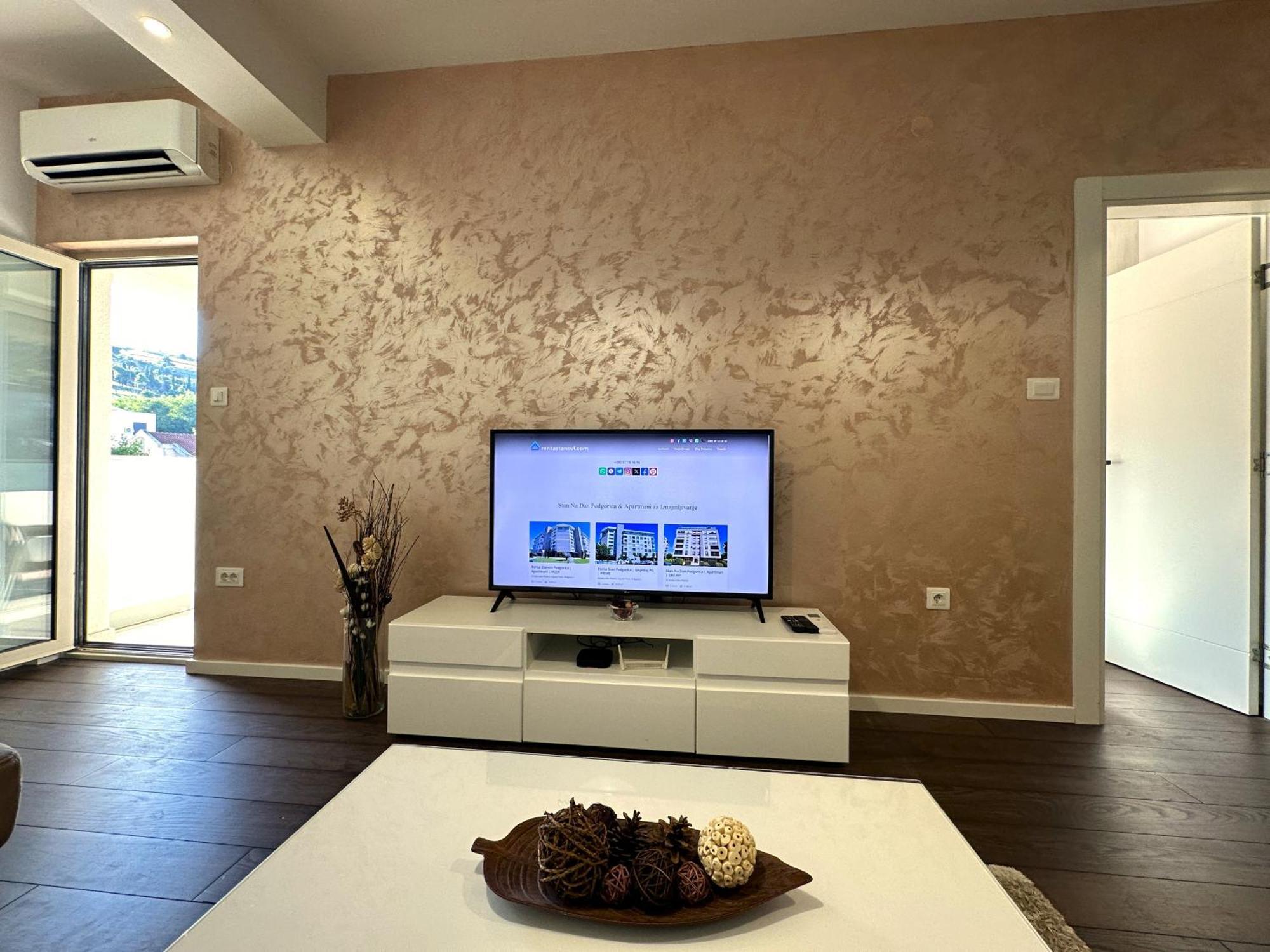 Stan Na Dan Podgorica Apartment Екстериор снимка